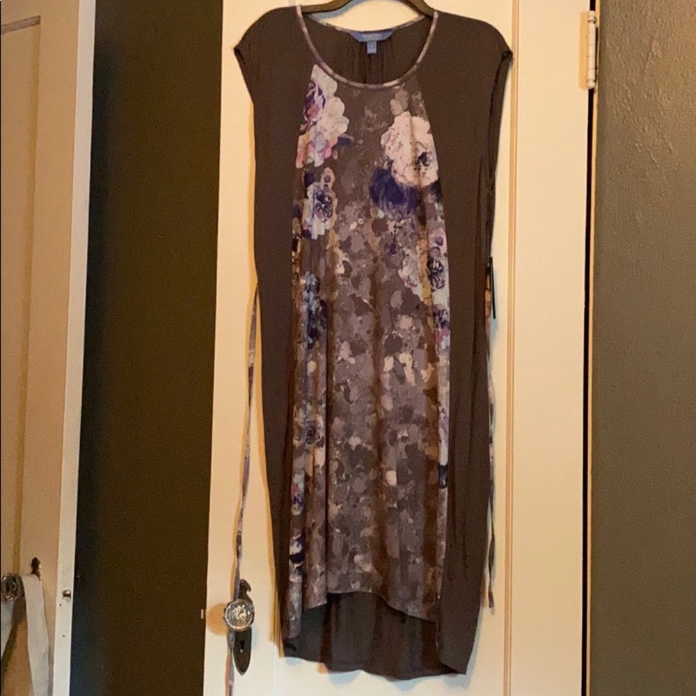 NWT size Medium Simply Vera dress